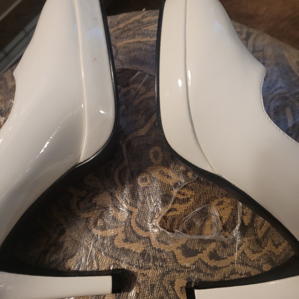 White heels - Picture 3 of 9